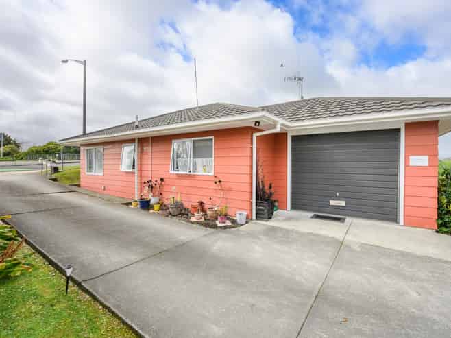 48 Botanical Road, Takaro