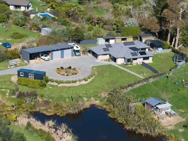30 Mountain View Drive, Manakau