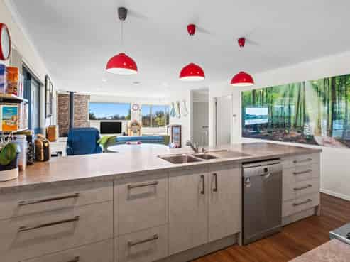 30 Mountain View Drive, Manakau