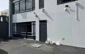 VERSATILE OFFICE IN CENTRE OF NEW LYNN
