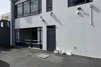VERSATILE OFFICE IN CENTRE OF NEW LYNN
