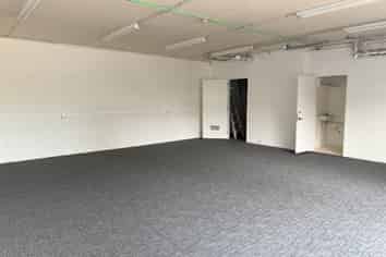 VERSATILE OFFICE IN CENTRE OF NEW LYNN
