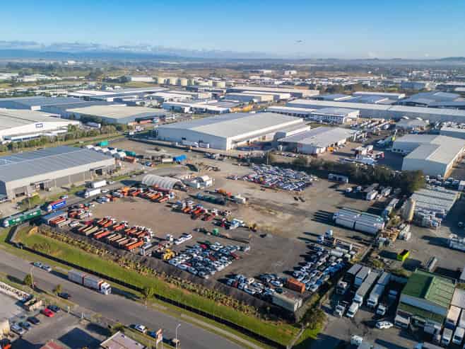 Sole Agency: 4,000sqm yard
