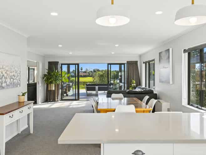 10 Cottonwood Close, Paraparaumu Beach