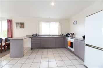 17 Lasque Place, Glendene