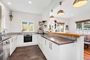 82 Owhiro Bay Parade, Owhiro Bay