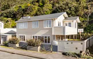 82 Owhiro Bay Parade, Owhiro Bay