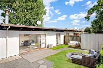 2/22 Marr Road, Manurewa
