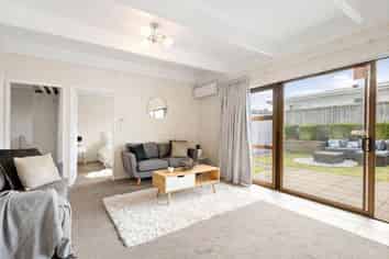 2/22 Marr Road, Manurewa