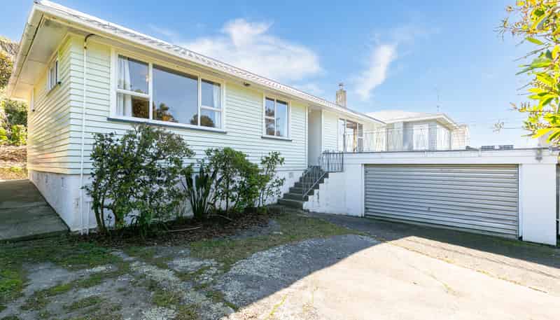 347 Main Road, Tawa