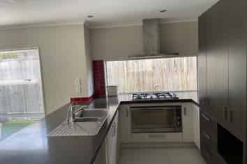 3 Lorenzo Way, Flat Bush