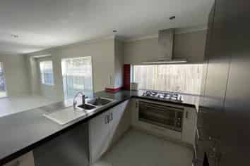 3 Lorenzo Way, Flat Bush