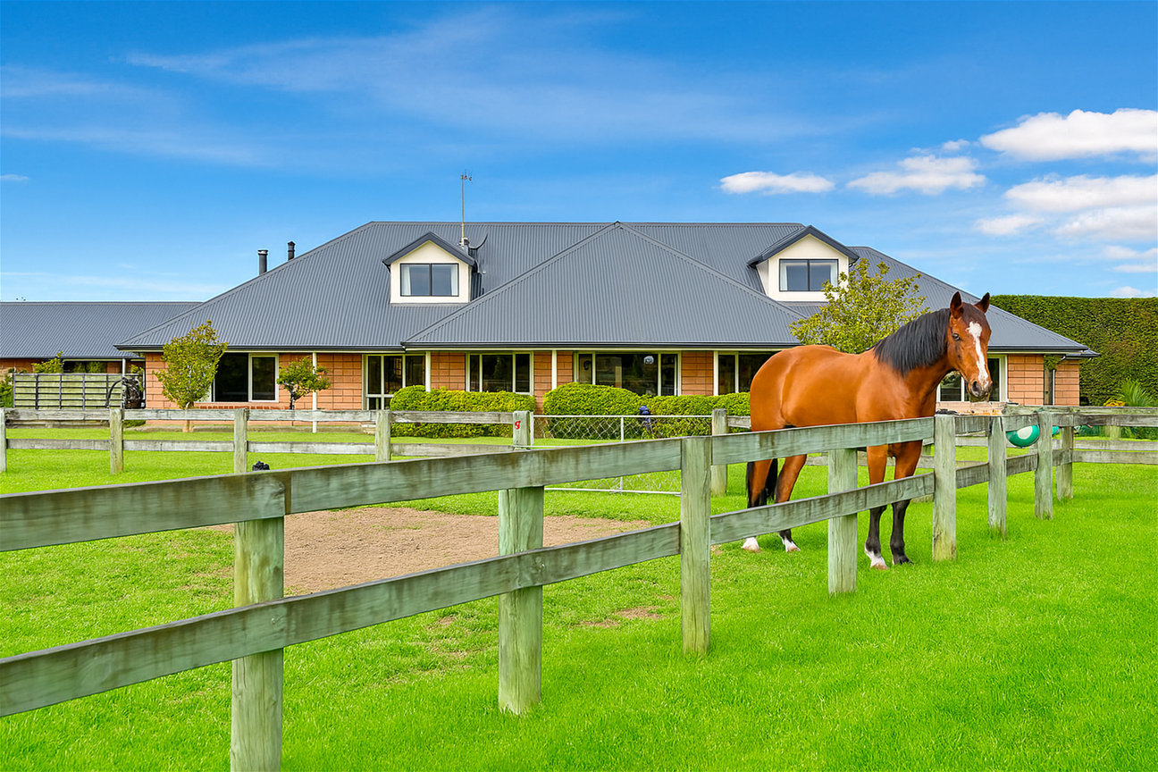Equestrian Dream Property - Multiple incomes, Burnham