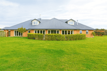 646 Grange Road, Burnham