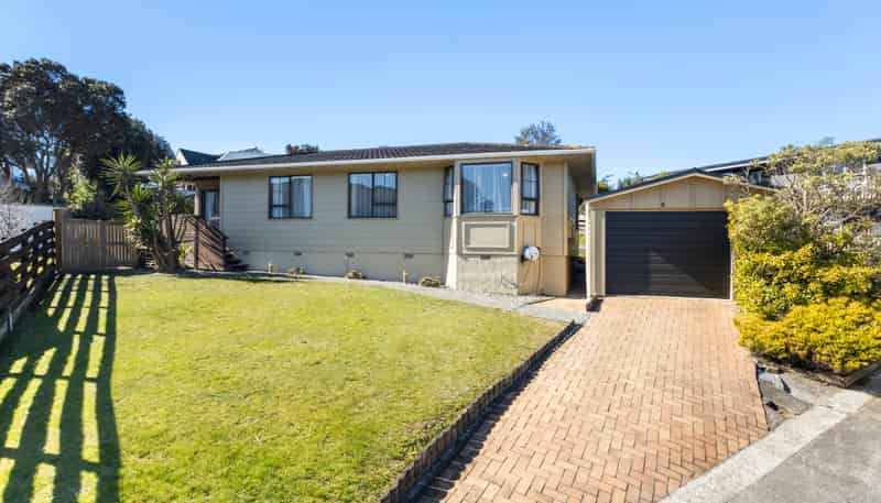 3 Dart Crescent, Island Bay