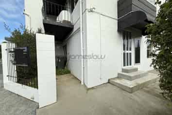 Exceptionally visible Commercial Gem