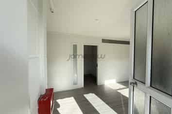 Exceptionally visible Commercial Gem