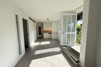 Exceptionally visible Commercial Gem