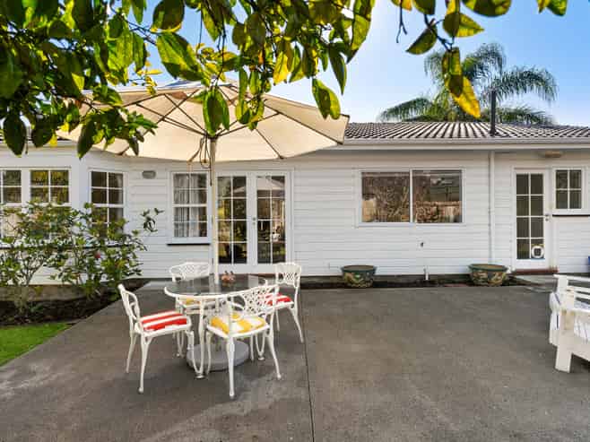 6 Adonis Place, Half Moon Bay