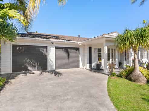 6 Adonis Place, Half Moon Bay