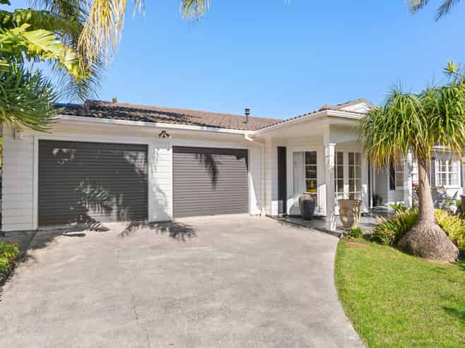 6 Adonis Place, Half Moon Bay