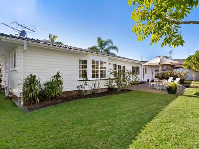 6 Adonis Place, Half Moon Bay