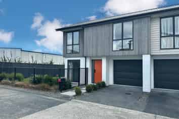 6 Henry Lloyd Place, Millwater