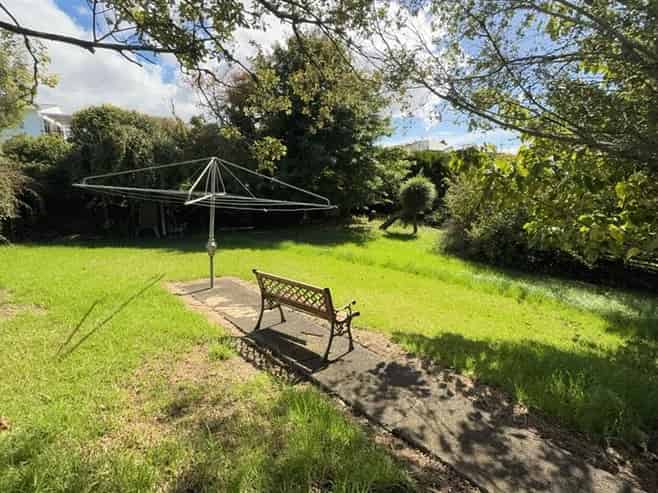 26 Tiroroa Avenue, Te Atatu South