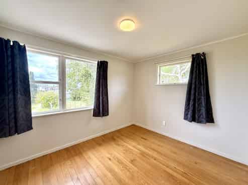 26 Tiroroa Avenue, Te Atatu South