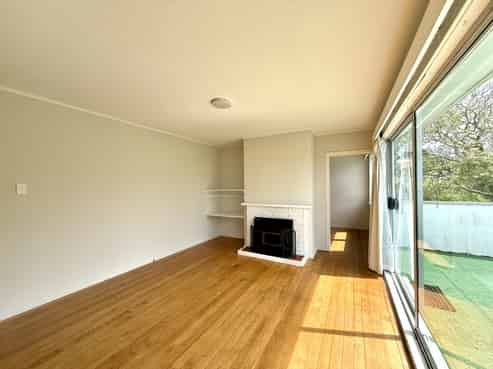 26 Tiroroa Avenue, Te Atatu South