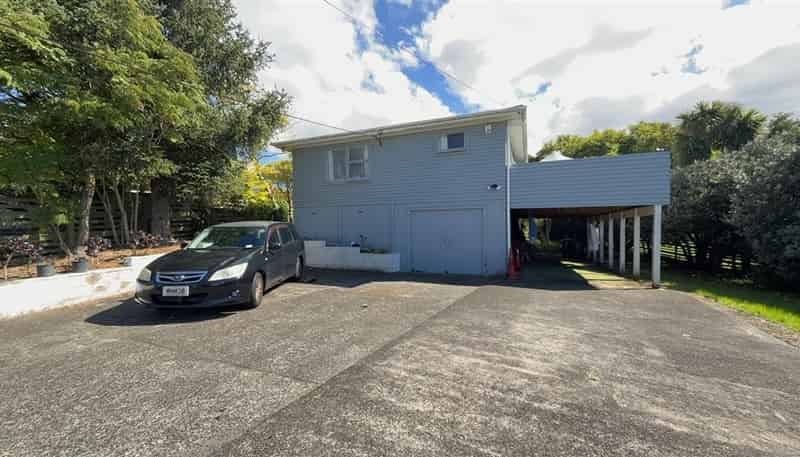 26 Tiroroa Avenue, Te Atatu South