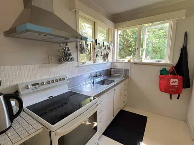 26 Tiroroa Avenue, Te Atatu South