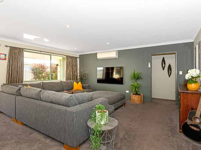 26 Pohutukawa Grove, Lytton West