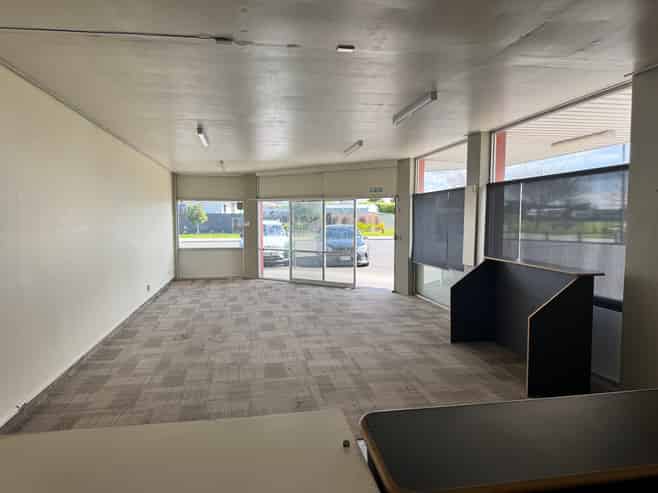 Trinity Crescent Shopping Centre for lease
