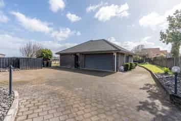 12 Sunny Dale, Western Heights