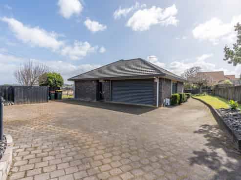 12 Sunny Dale, Western Heights