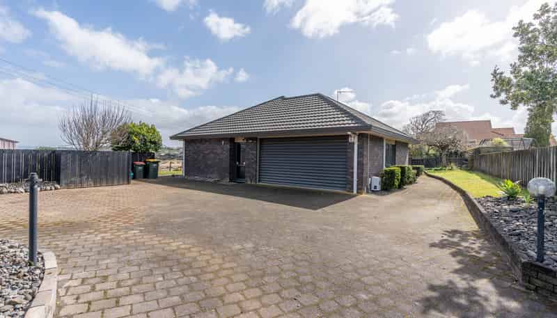 12 Sunny Dale, Western Heights