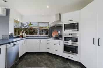 12 Sunny Dale, Western Heights