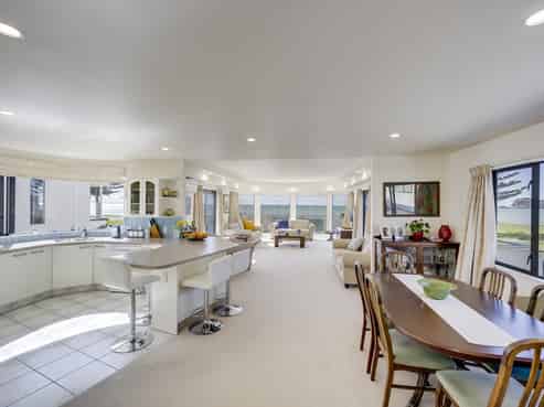 24 The Esplanade, Westshore
