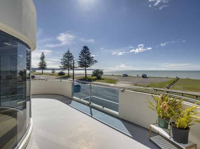 24 The Esplanade, Westshore