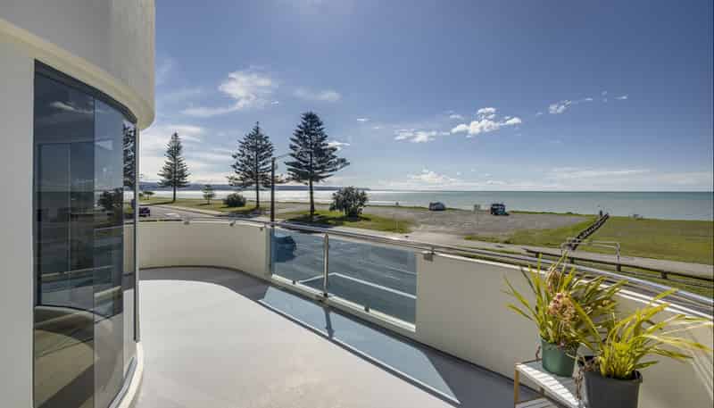 24 The Esplanade, Westshore
