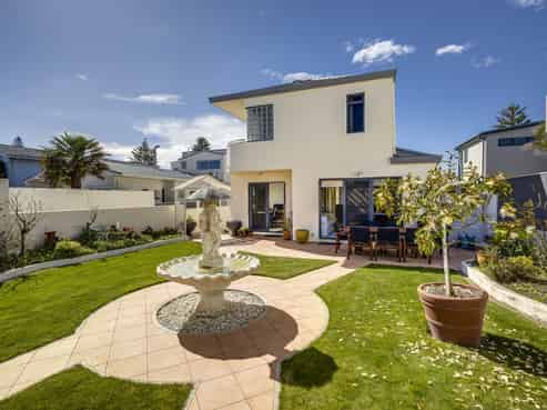 24 The Esplanade, Westshore