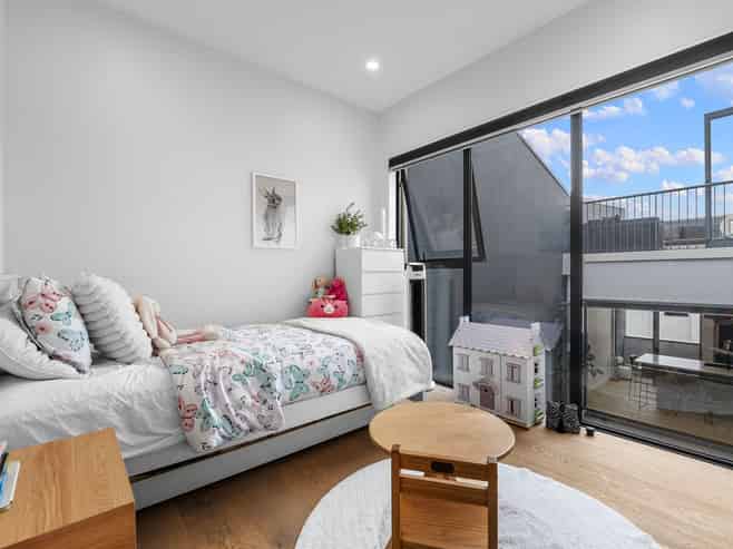 82 Fisher-Point Drive, Auckland Central