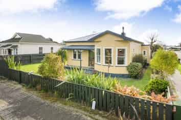 17 Douglas Street, West End