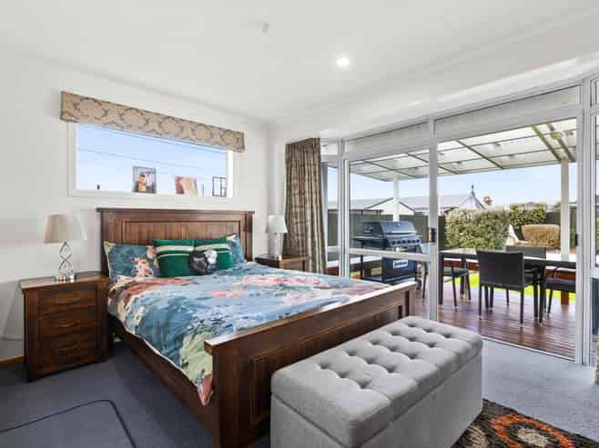 808 Park Road South, Akina