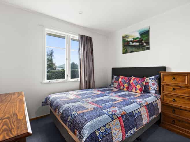 808 Park Road South, Akina