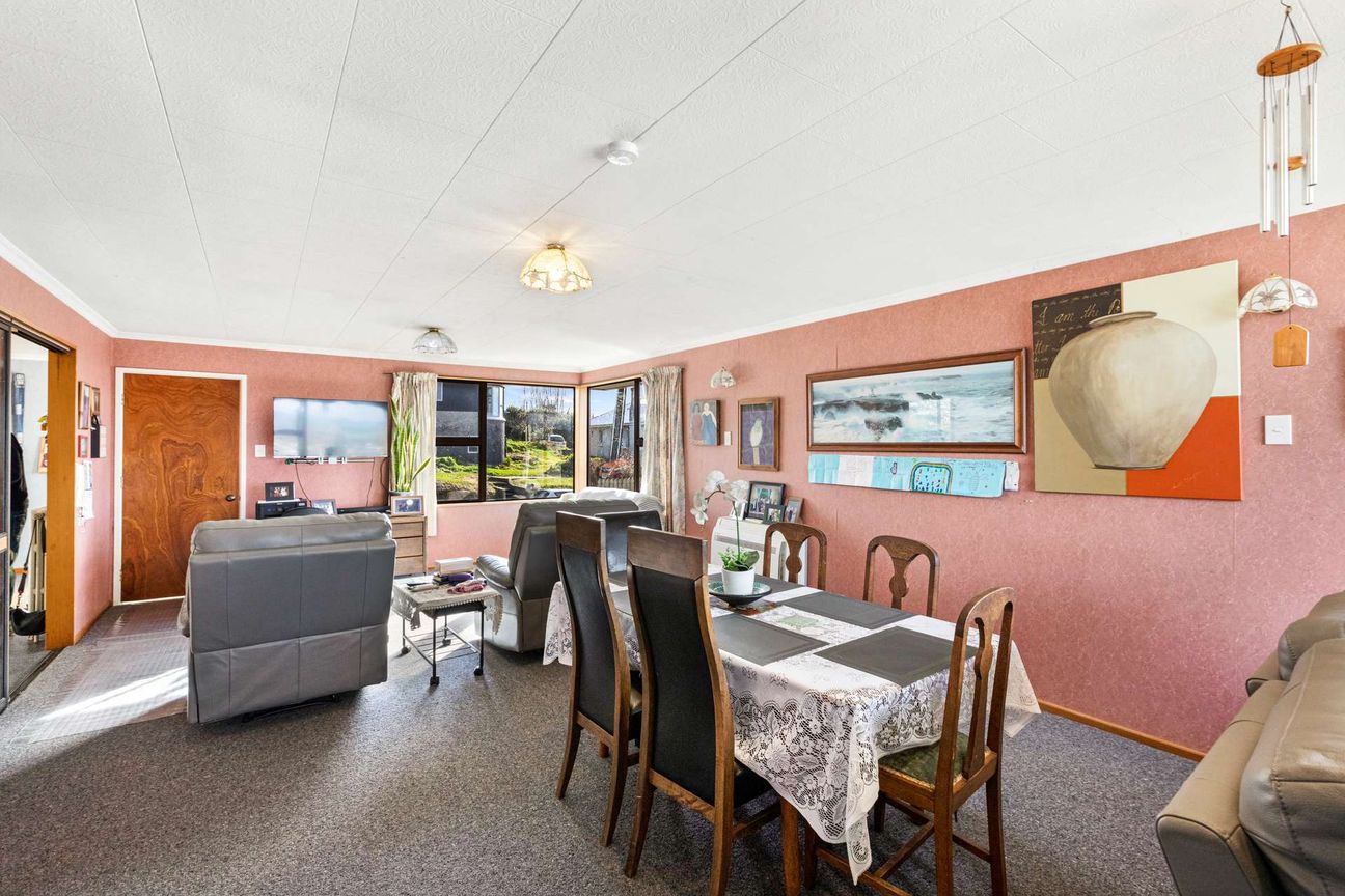 HUGE HOME, HUGE VALUE! - Altro