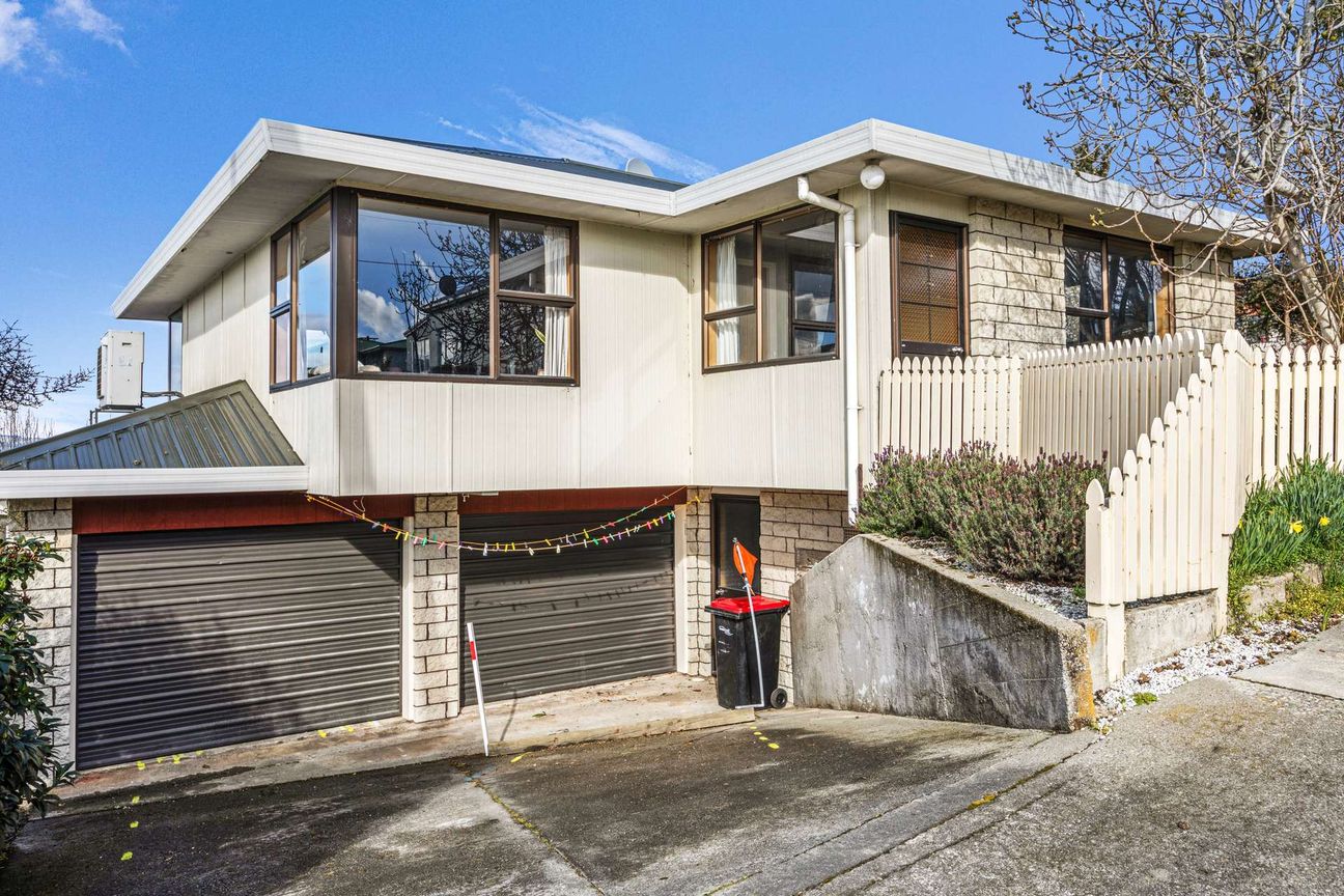 HUGE HOME, HUGE VALUE! - Vista 3