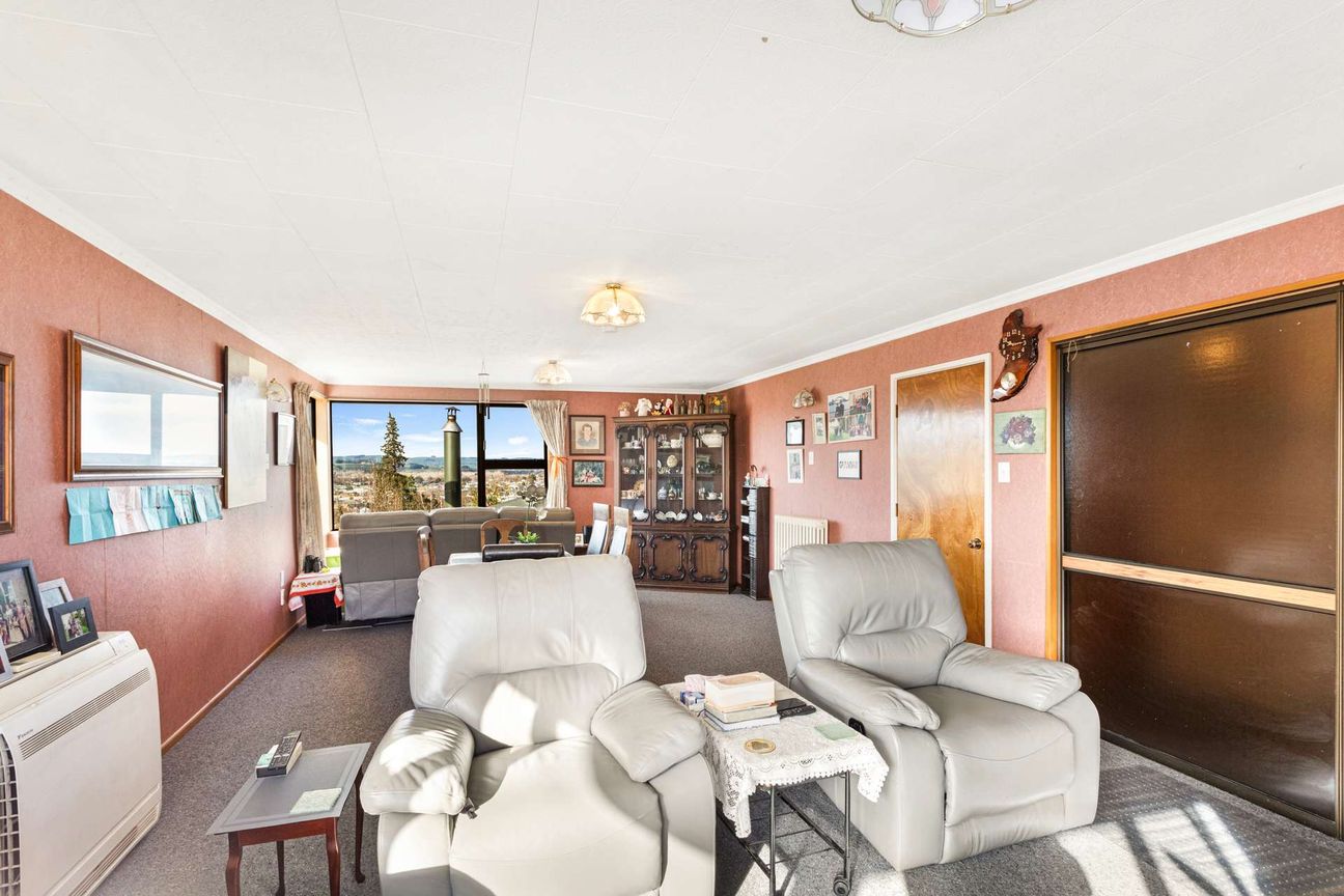 HUGE HOME, HUGE VALUE! - Vista 6