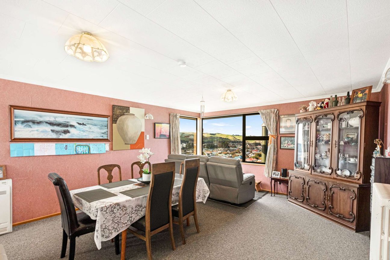 HUGE HOME, HUGE VALUE! - Vista 2